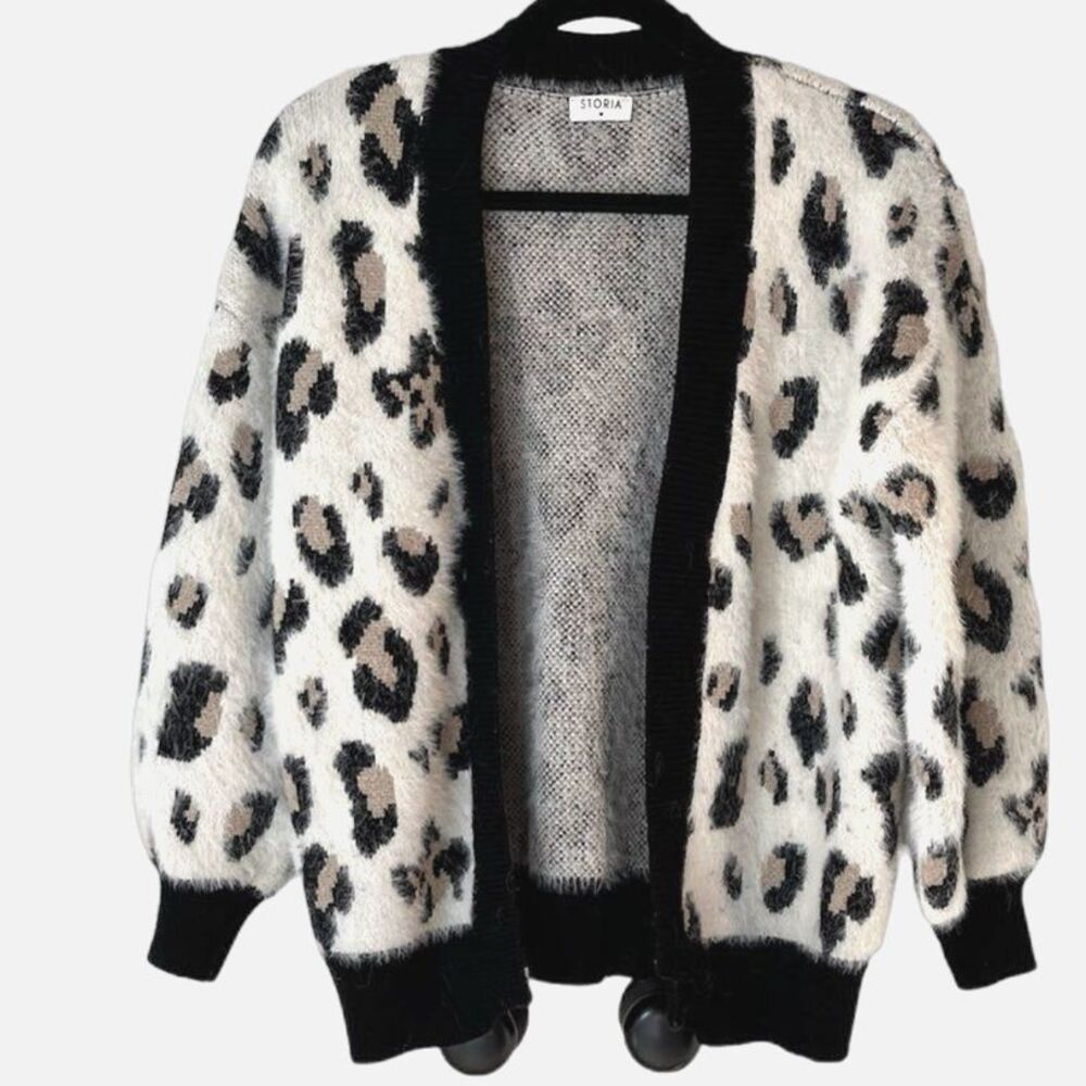 Storia Leopard Print Cardigan Sweater – Cozy Fall Favorite (Size M)